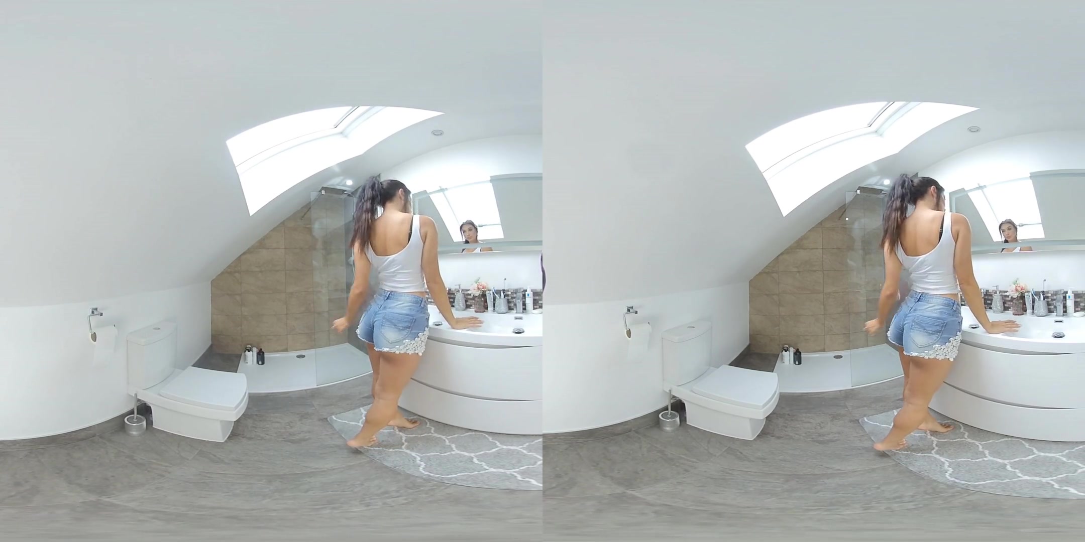 Roxy M, Bedroom Tease - SexLikeReal