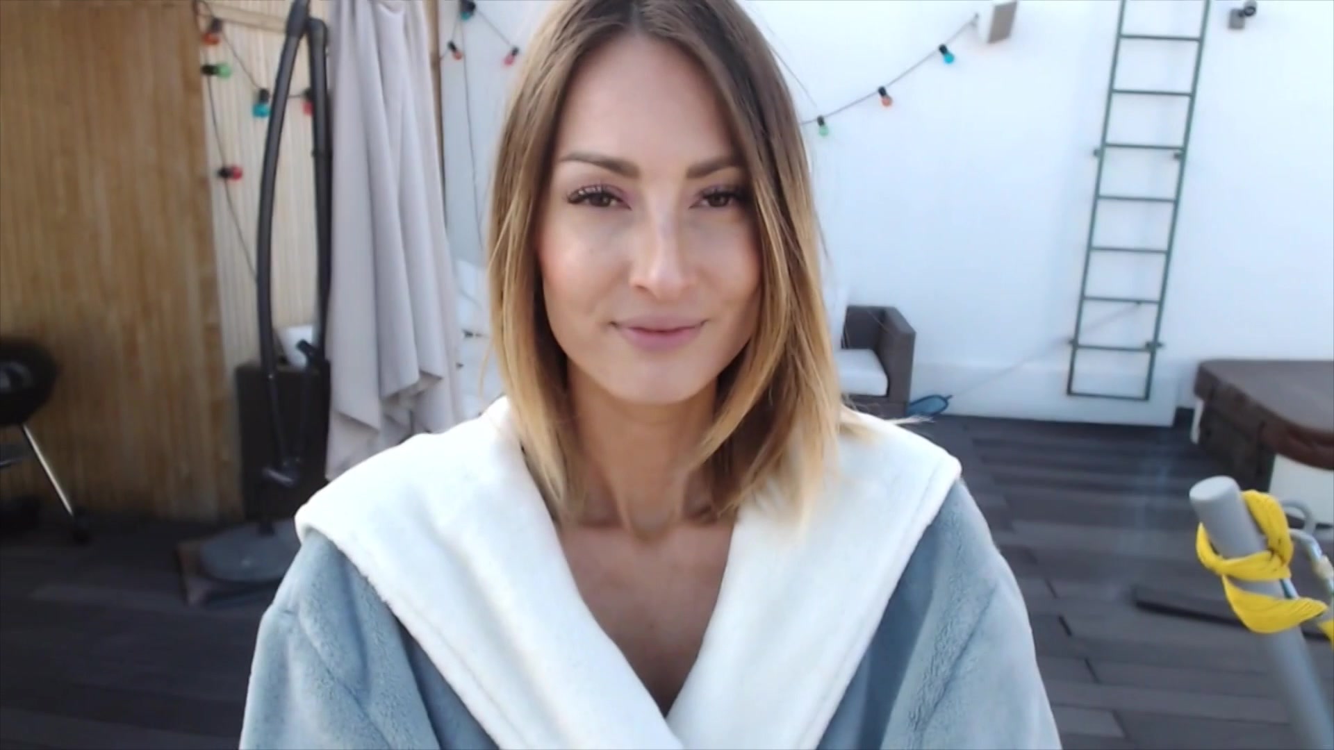 Nude Toes And Rooftops - Sex Movies Featuring Emma Lovett