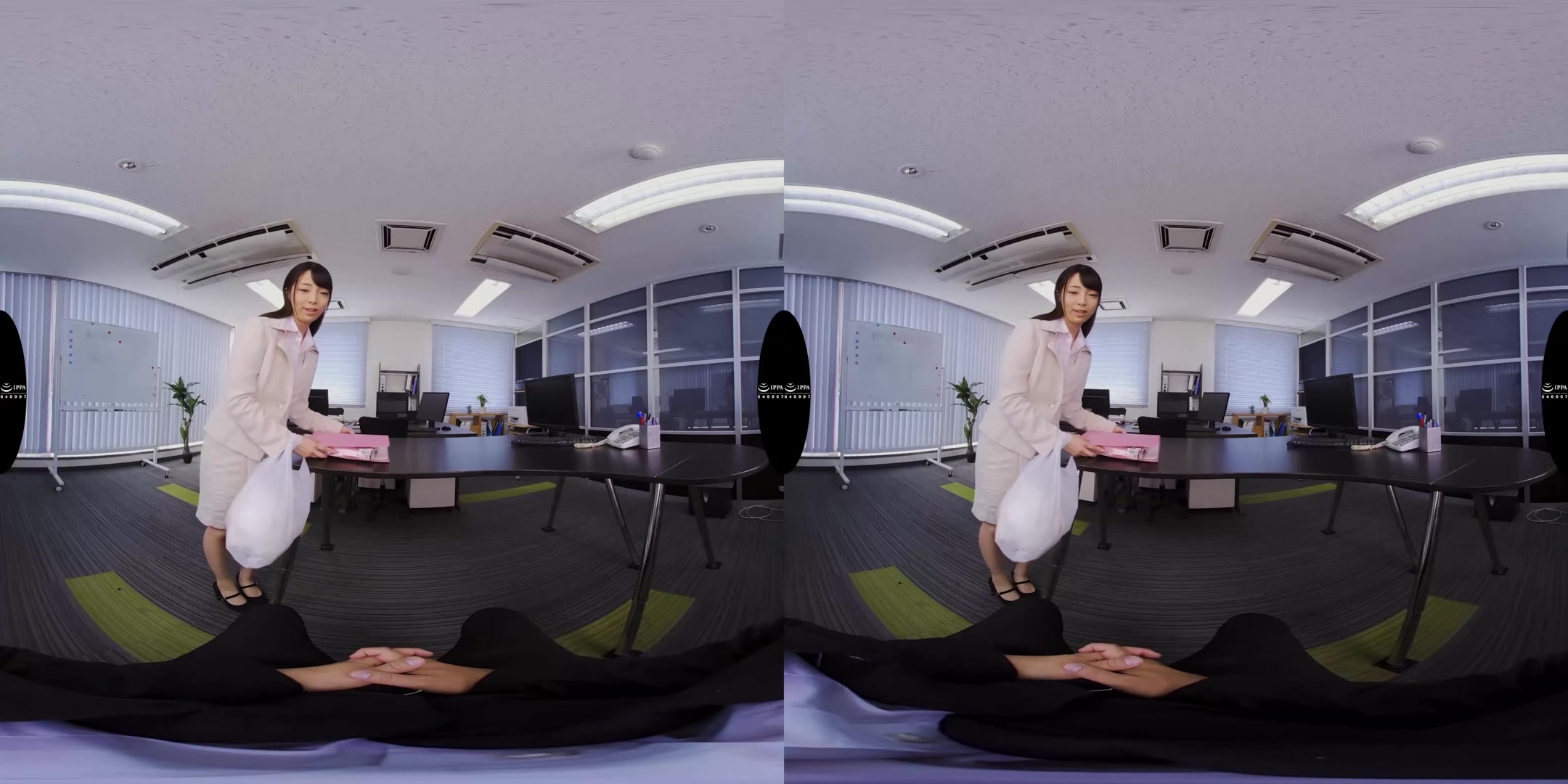 Yuri Arakawa - Dedicated Herself to the Job and Giving Her Presentation to the Boss - V1VR