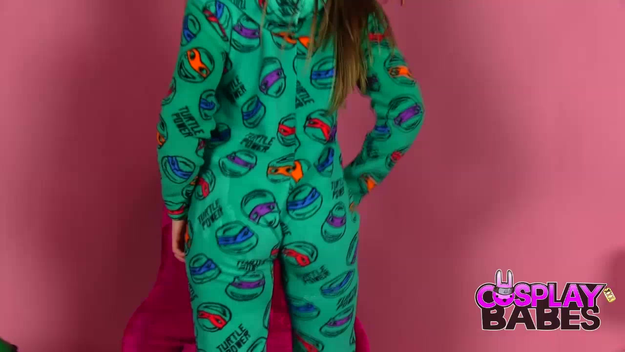 COSPLAY BABES April O´Neil cums for Ninja turtles