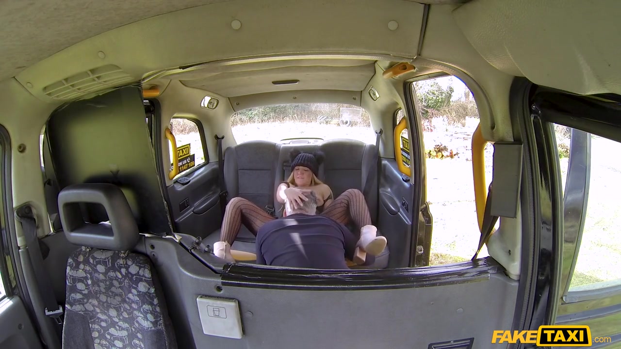 Amber Deen & John in Hot Blonde Loves To Give Rimjobs - FakeTaxi