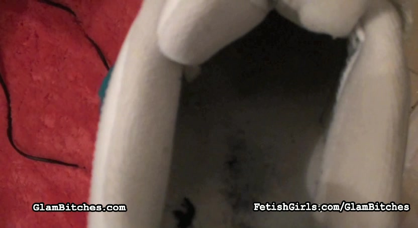 Toe Cleaning with Princess Bridgette