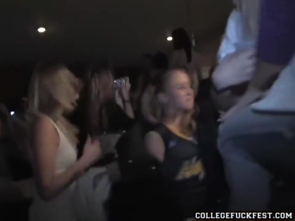 Coed Lesbo Dildos Pussy As Everyone Watches