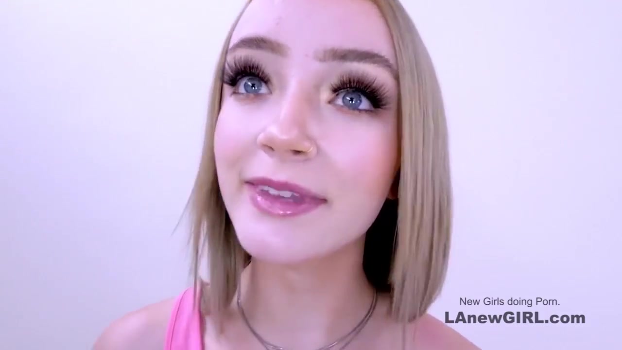 Hot Teen 18+ Loves To Please A Big Throbbing Rod With Her Mouth