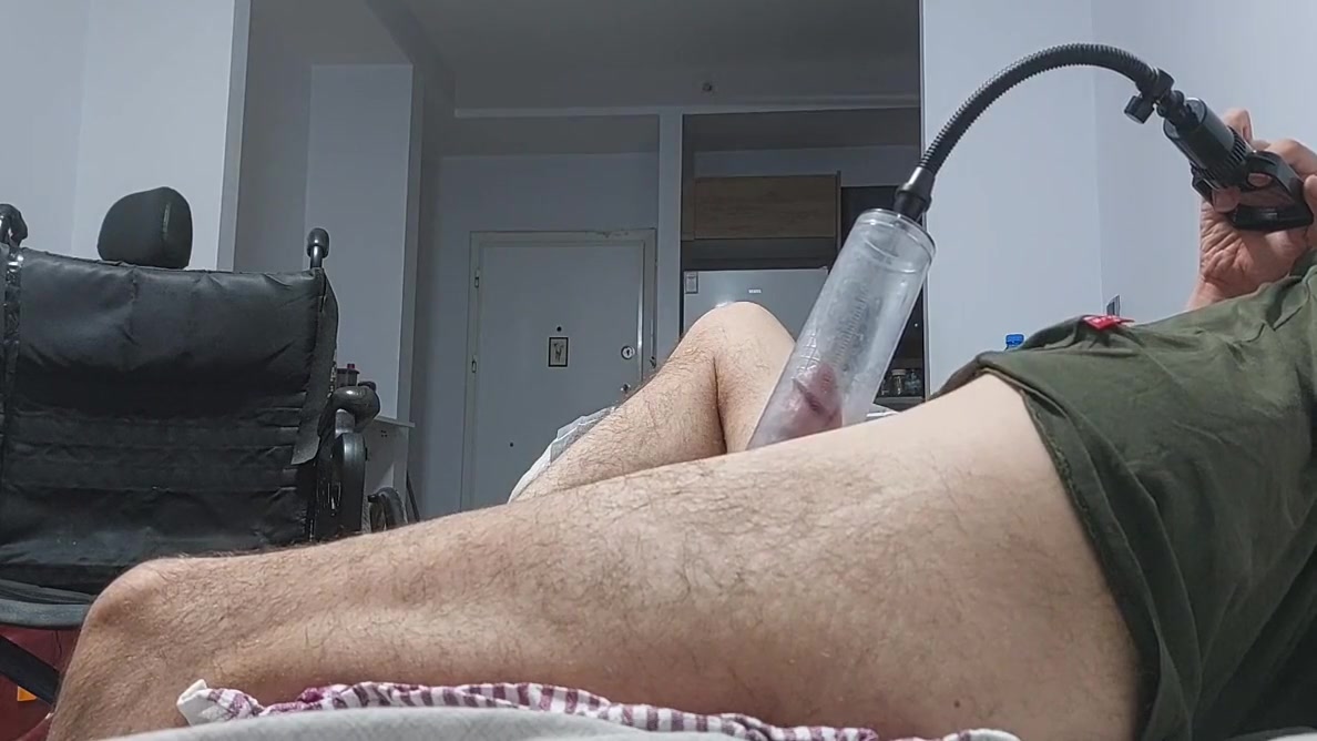 Disabled Guy Jerk Off Without Playing With His Fat Cock But With A Pumper!