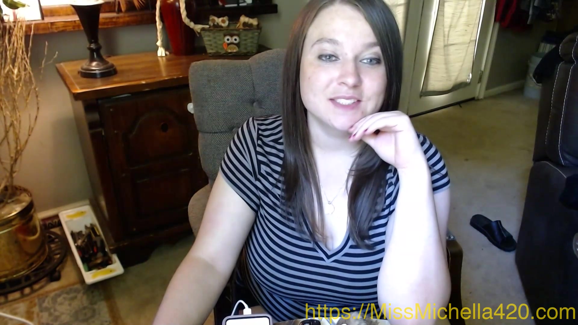 Mistress Loves Using Her Body To Make Sure That Her Beta Bitches Know That They Are Weak And Inferior To Her Always - Missmichella420