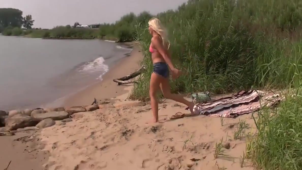 Kleine Beach-bitch! Volle Ladung Reingesp