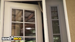 BANGBROS - Perfect Massage For Ebony Babe Honey Gold Ends With A Load
