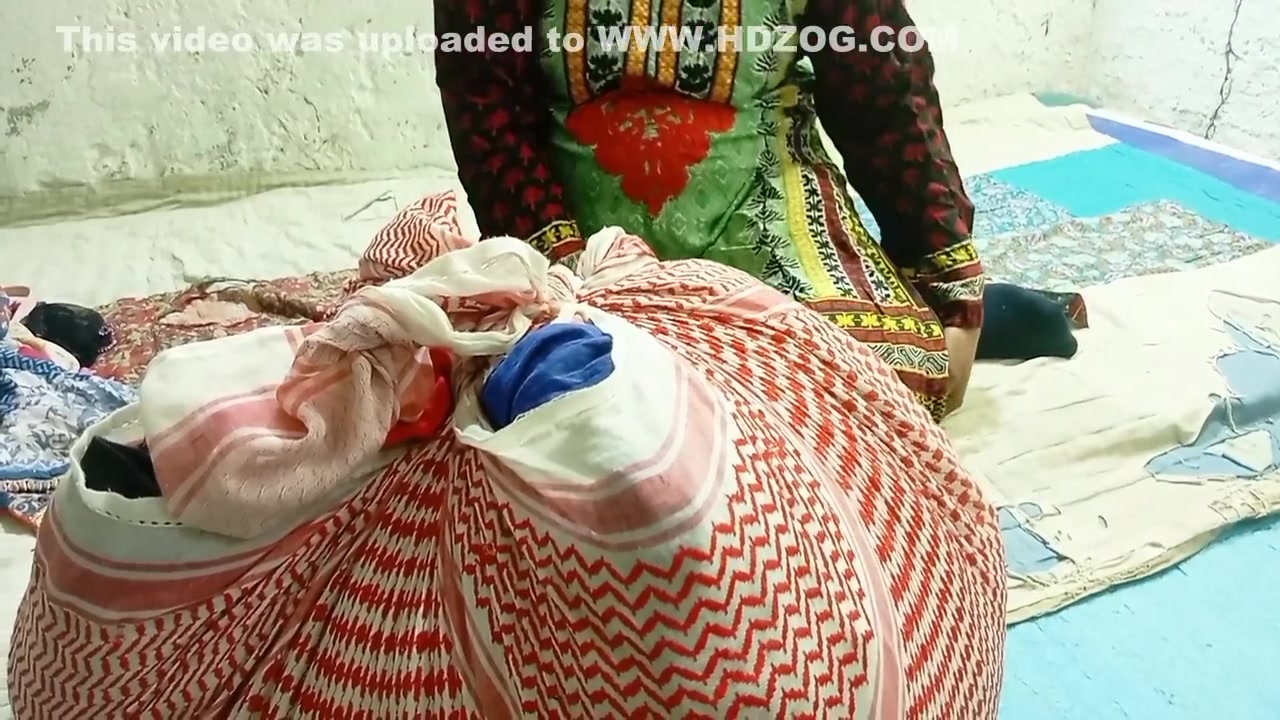 Purany Kapry Beachney Wali Ko Choda A Clothes Seller Came To My House I Lured Her And Fucked Her Ass