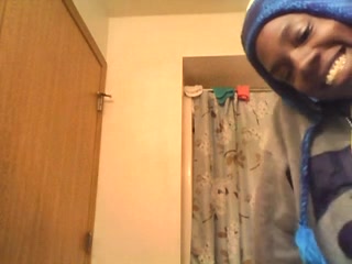 Young Ebony playing with her hairy twat on webcam