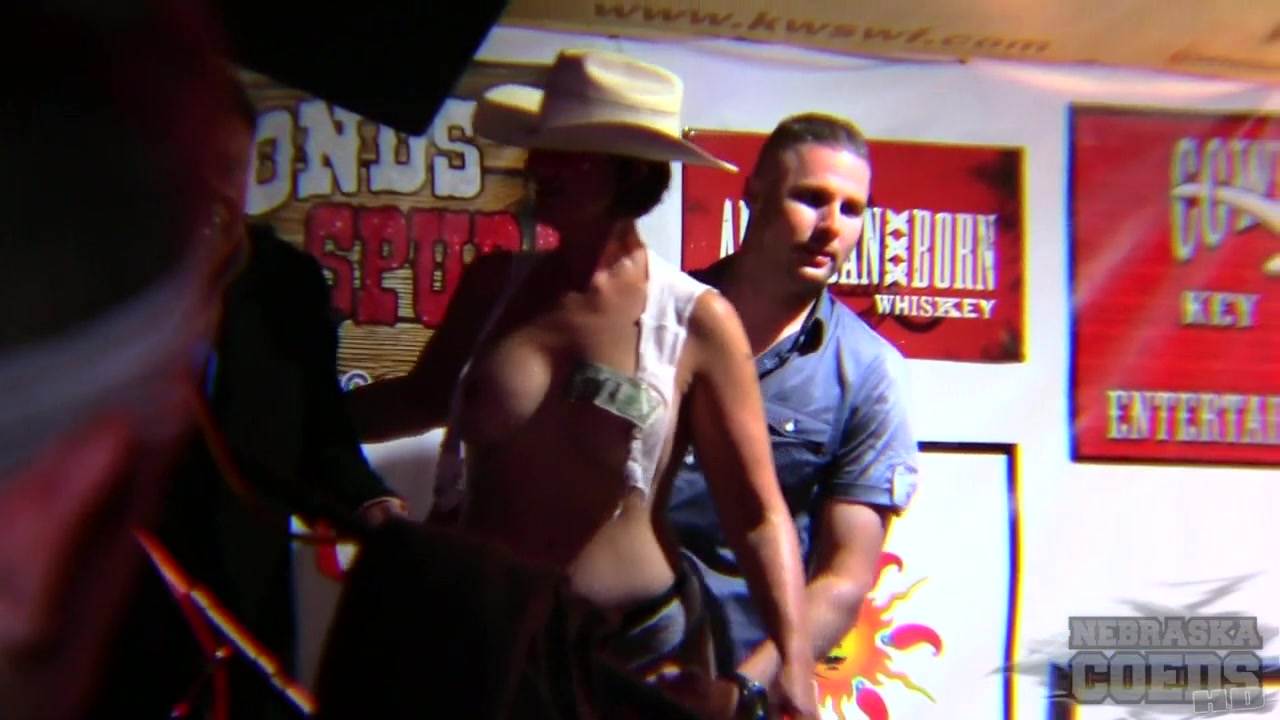 Beautiful Street Flashers Fantasy Fest 2018 And Wet T Contest At Cowboy Bills - NebraskaCoeds