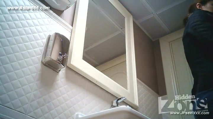 peeping blondes go to toilet.32