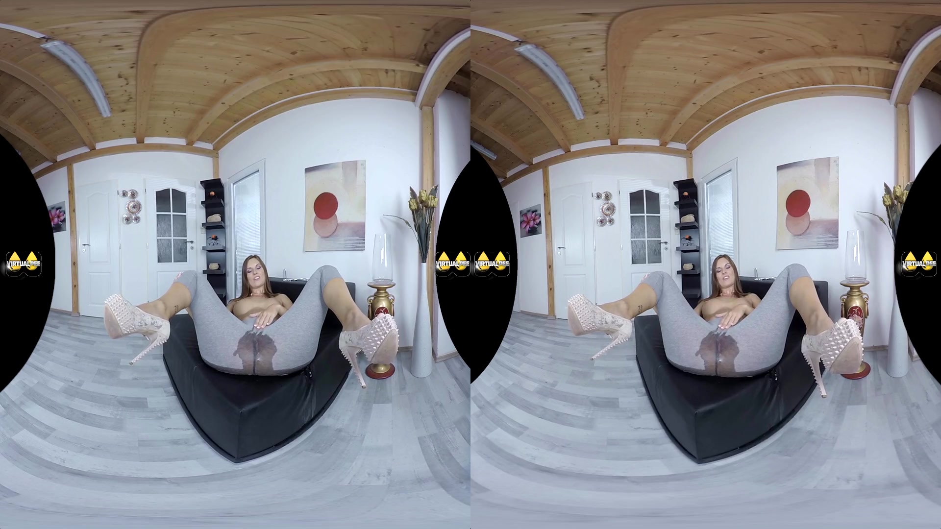 Jennifer Jane in The Golden One - VirtualPee