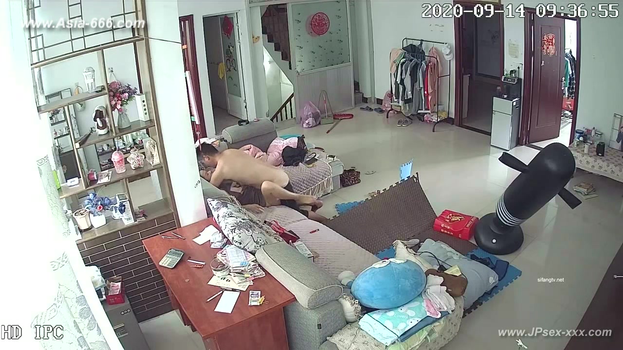 Hackers use the camera to remote monitoring of a lover's home life.***