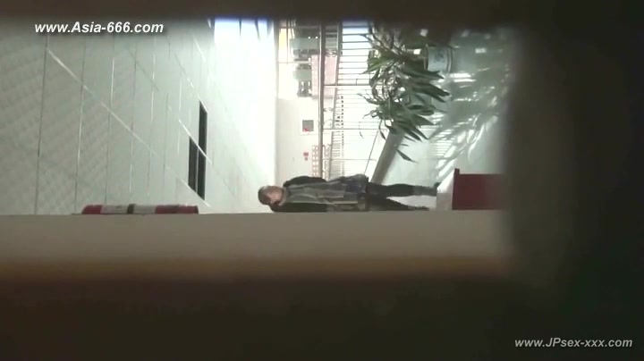 chinese girls go to toilet.72