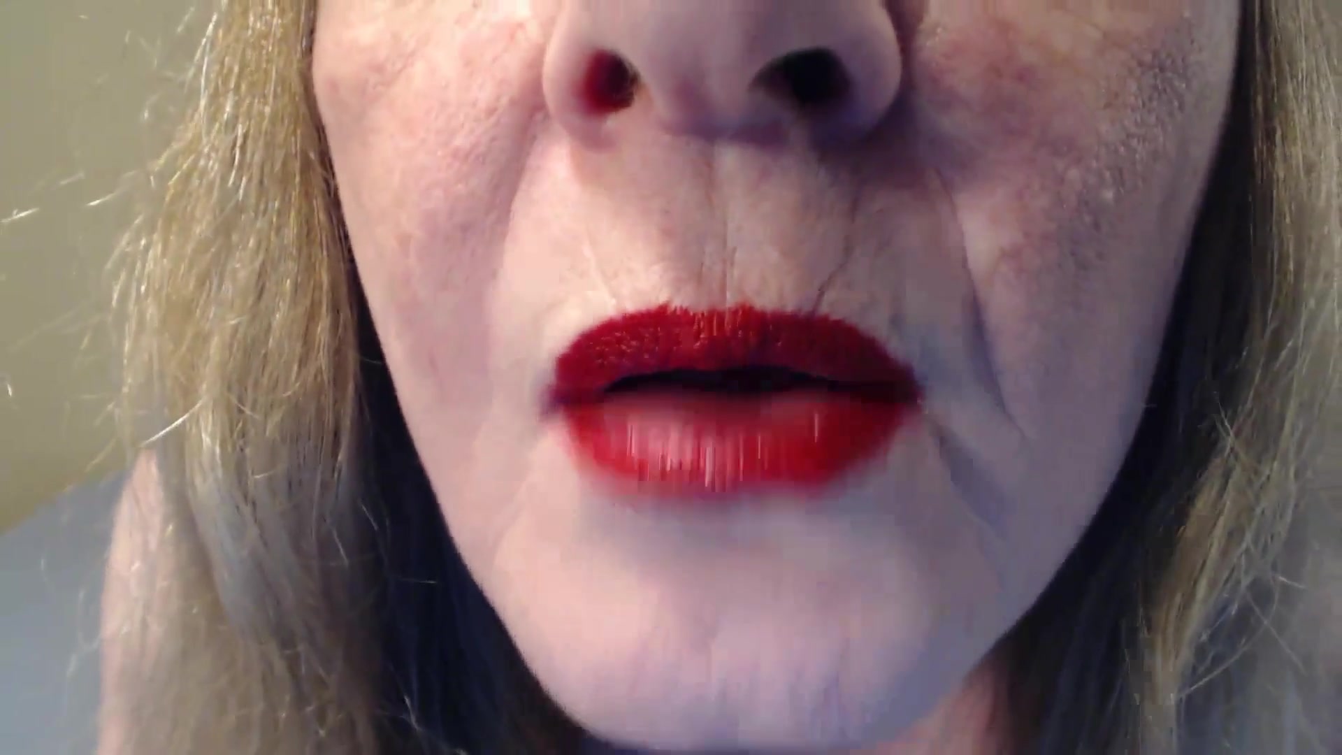 ~Juicy Red Lips On Your Cock - TacAmateurs