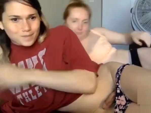 Cute Shemale and girl blowjob Online