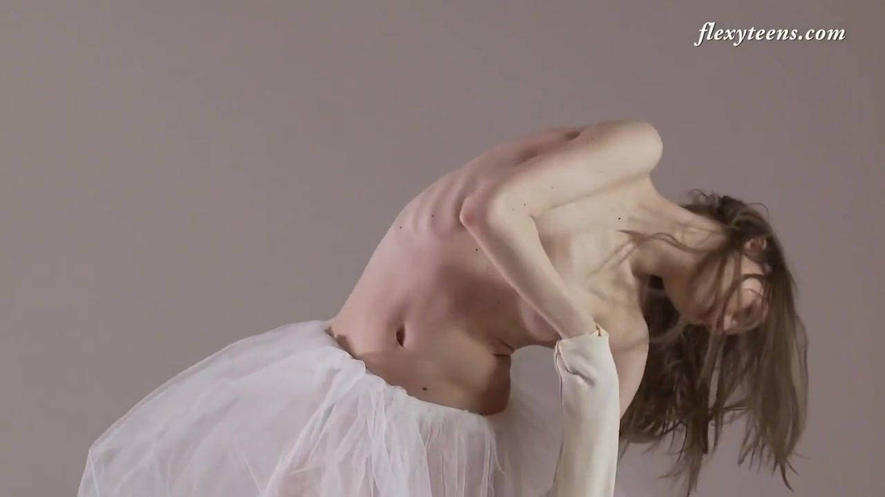 Cute Russian Babe On Backbends And Splits - Ksyuha Zavituha