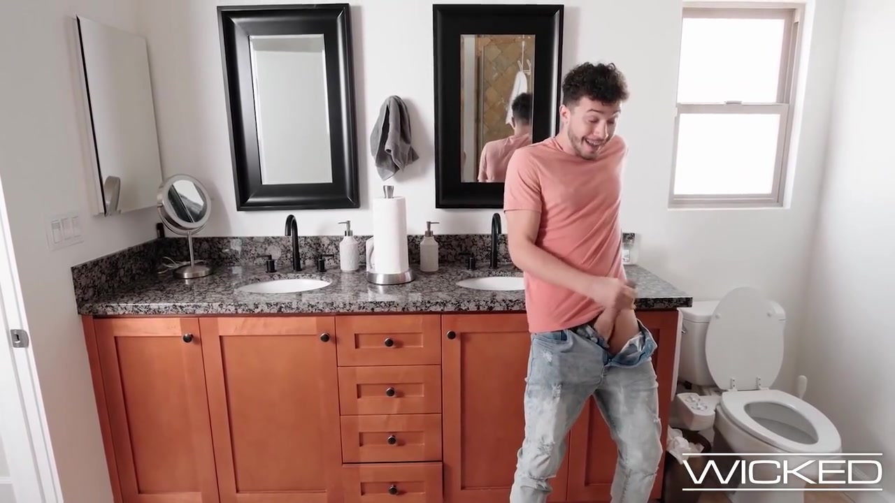 Apollo Banks And Payton Preslee - Curvy And Thick Getting Backshots From