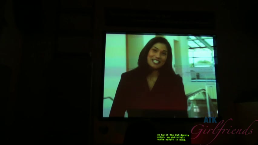 ATKGirlfriends video: Allie James wants you to take her to the science center