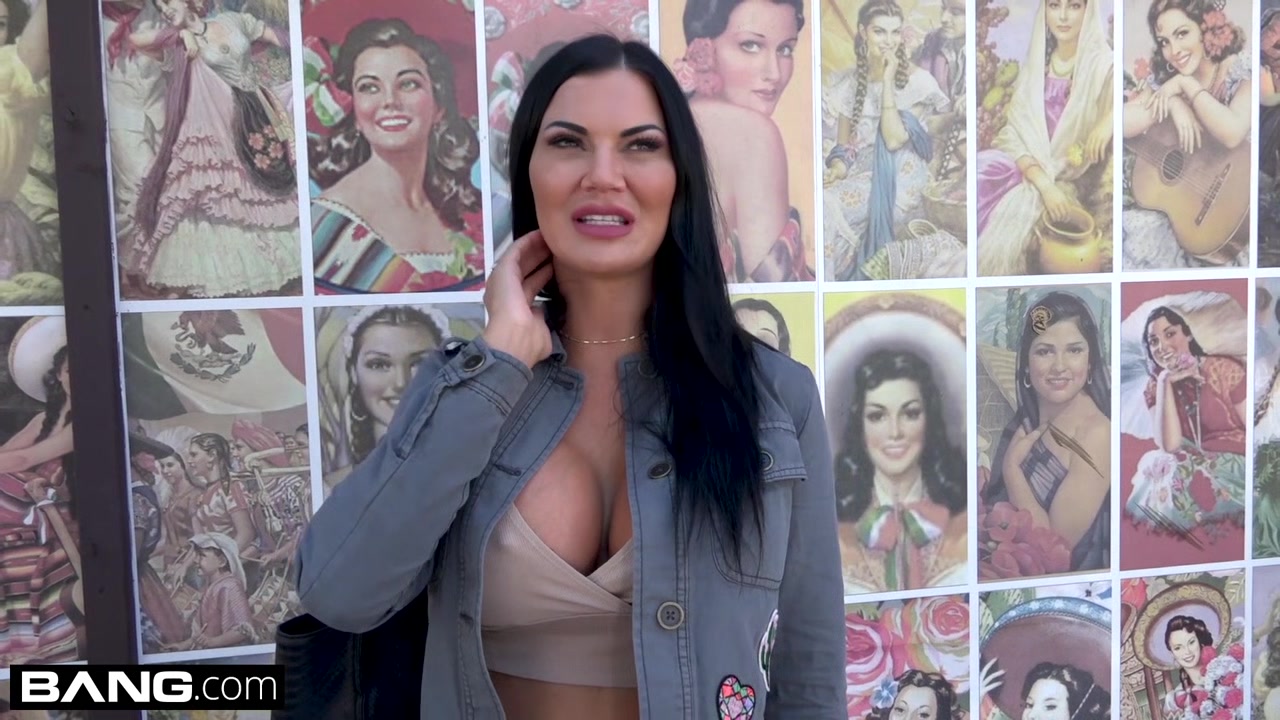 Jasmine Jae is a UK beauty that wants to experience American dick
