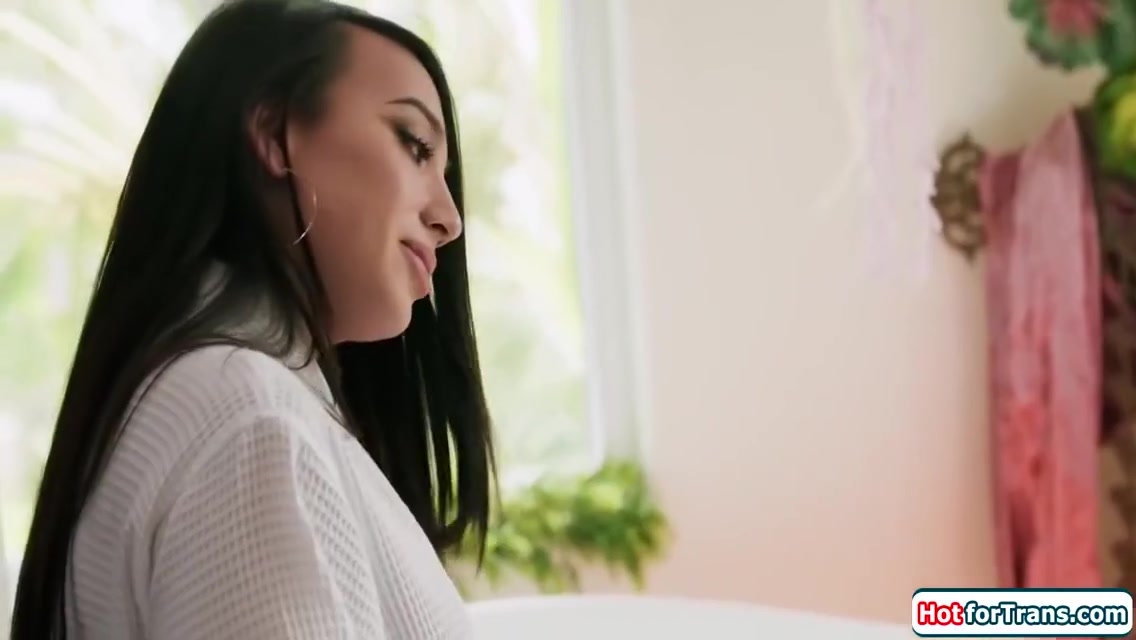Big Tits Shemale Gfs Fuck The Masseuses For