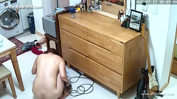 Hackers use the camera to remote monitoring of a lover's home ***