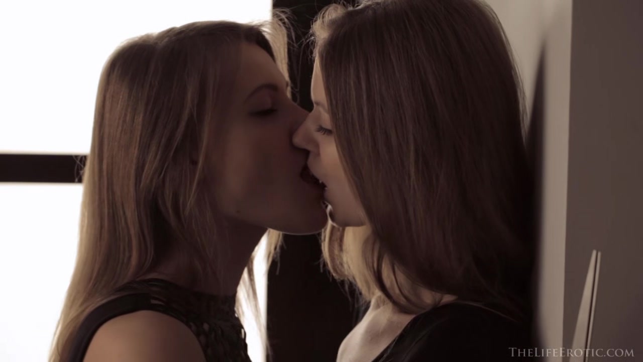 Girl - Girl 2 - Patritcy A & Viola Bailey - TheLifeErotic