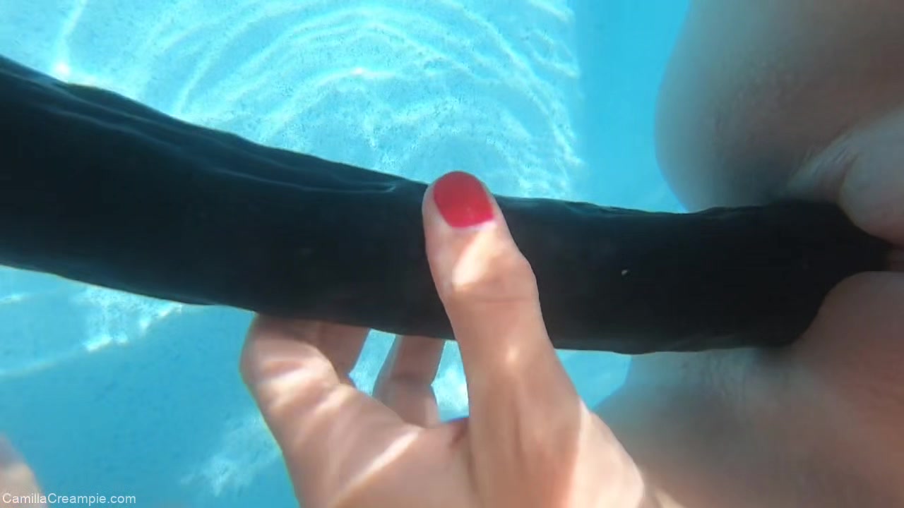Trying Out A Double Ended Dildo Underwater With Cheyenne - Camillacreampie
