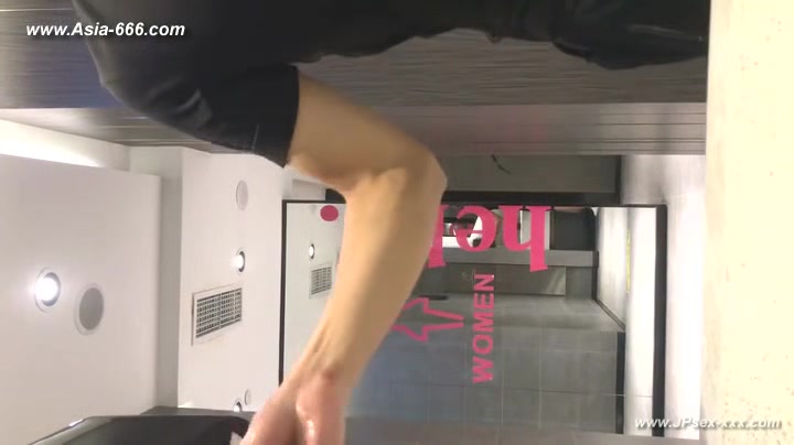 chinese girls go to toilet.139