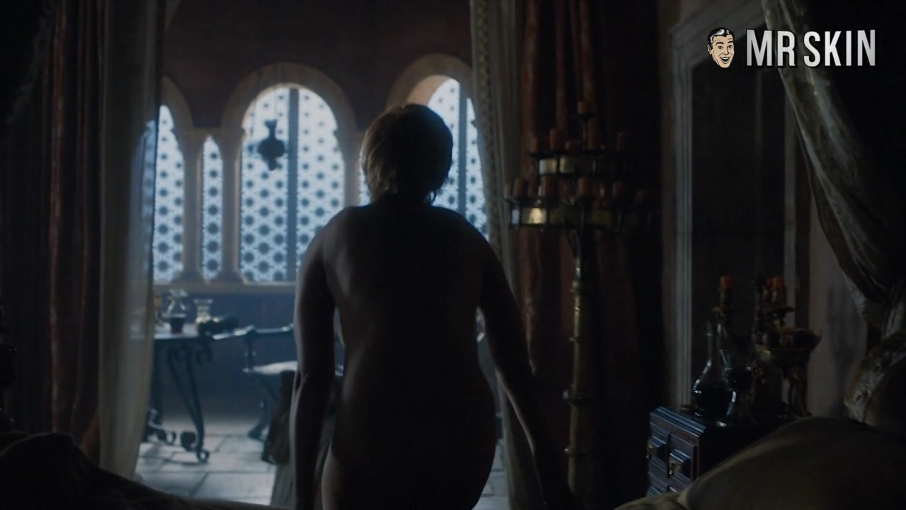 Emilia Clarke's Boobs Keep Winter Coming - Mr.Skin