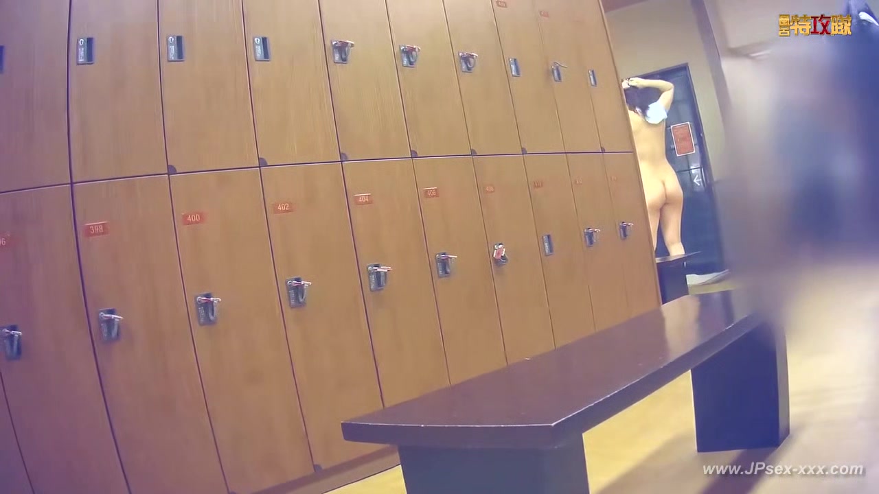 japanese public bathroom changeroom.101