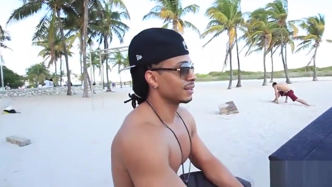 Shemale enjoys dong in her ass