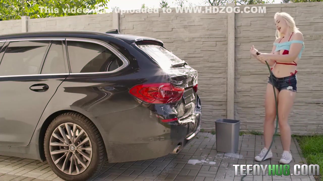 Vera Jarw And Michael Fly In A Very Curvy Car Wash