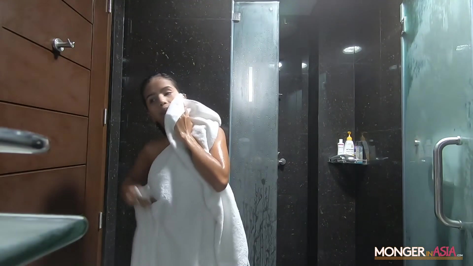 Tiny Filipina gets her pussy pumped full of semen