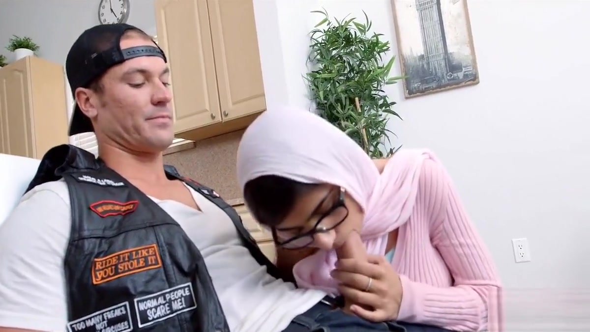 Mia Khalifa tag team with her Step mom