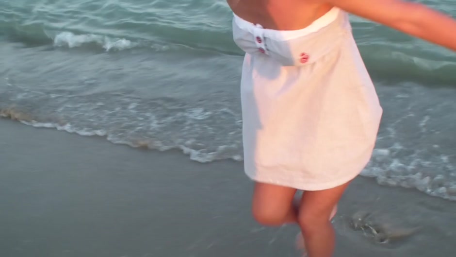 Hottest amateur girlfriend getting real fuck on the beach