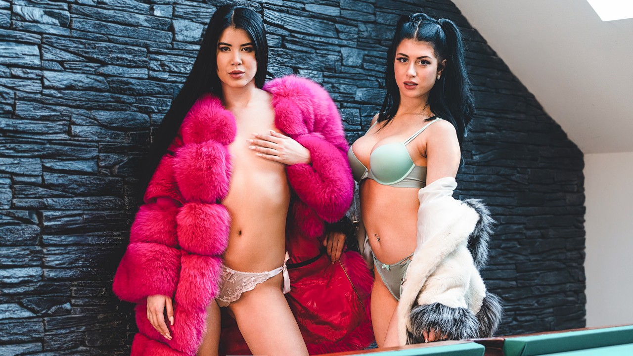 Pretty girlfriends welcome home sex - SexyHub
