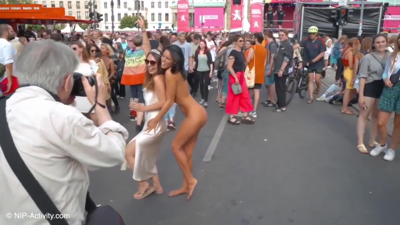Nude In Public Video Girl Strips Naked And Takes A Walk Thr