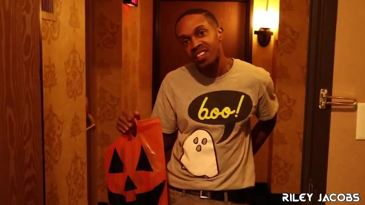 Riley Jacobs Gets Uncut Xl Chocolate Bar For Halloween