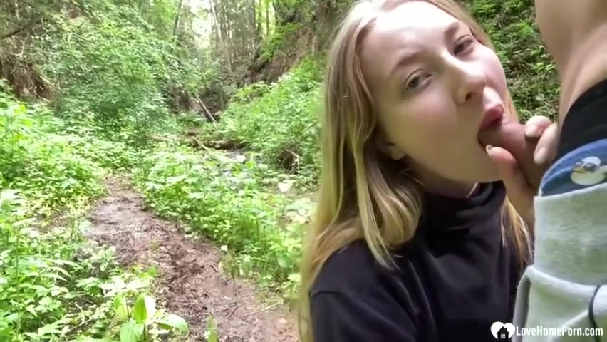 Girlfriend Gets A Facial In The Woods