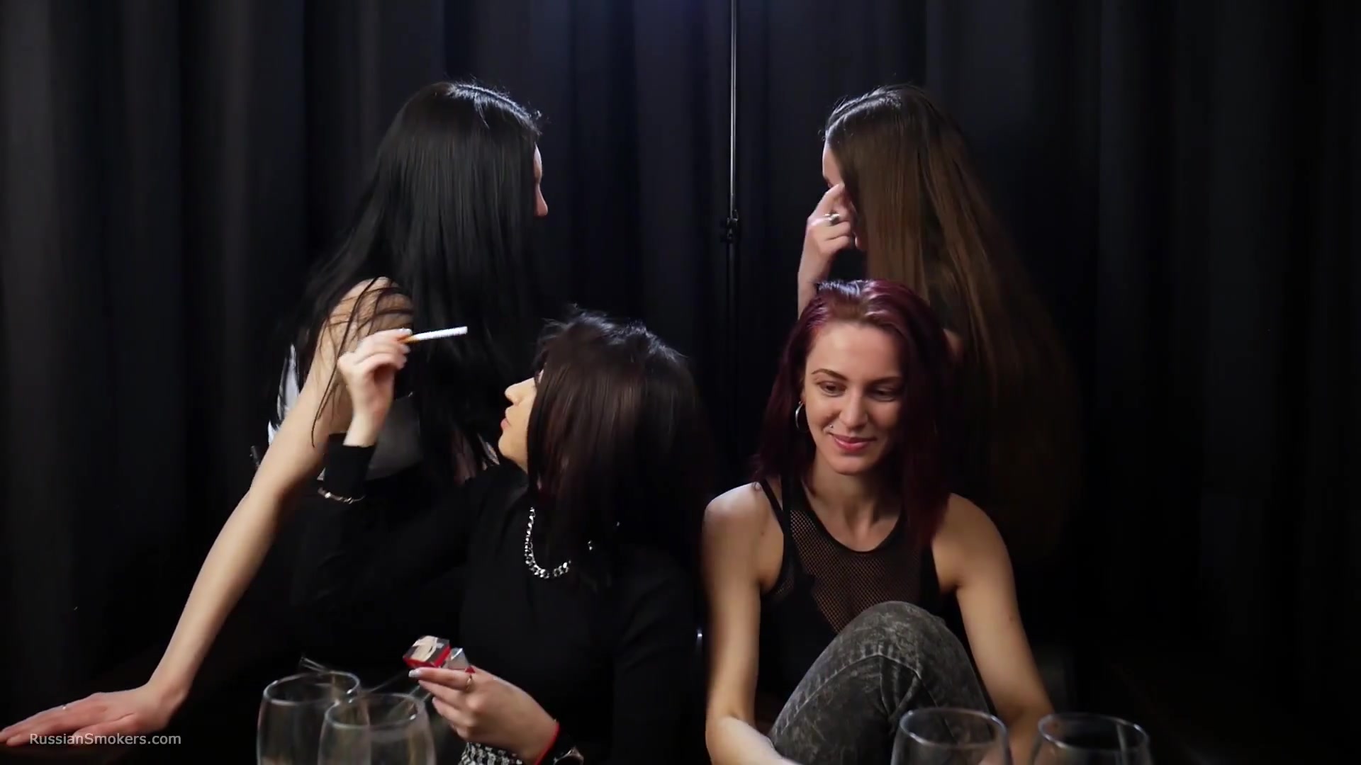 Smoking Kisses Party With 4 Girls