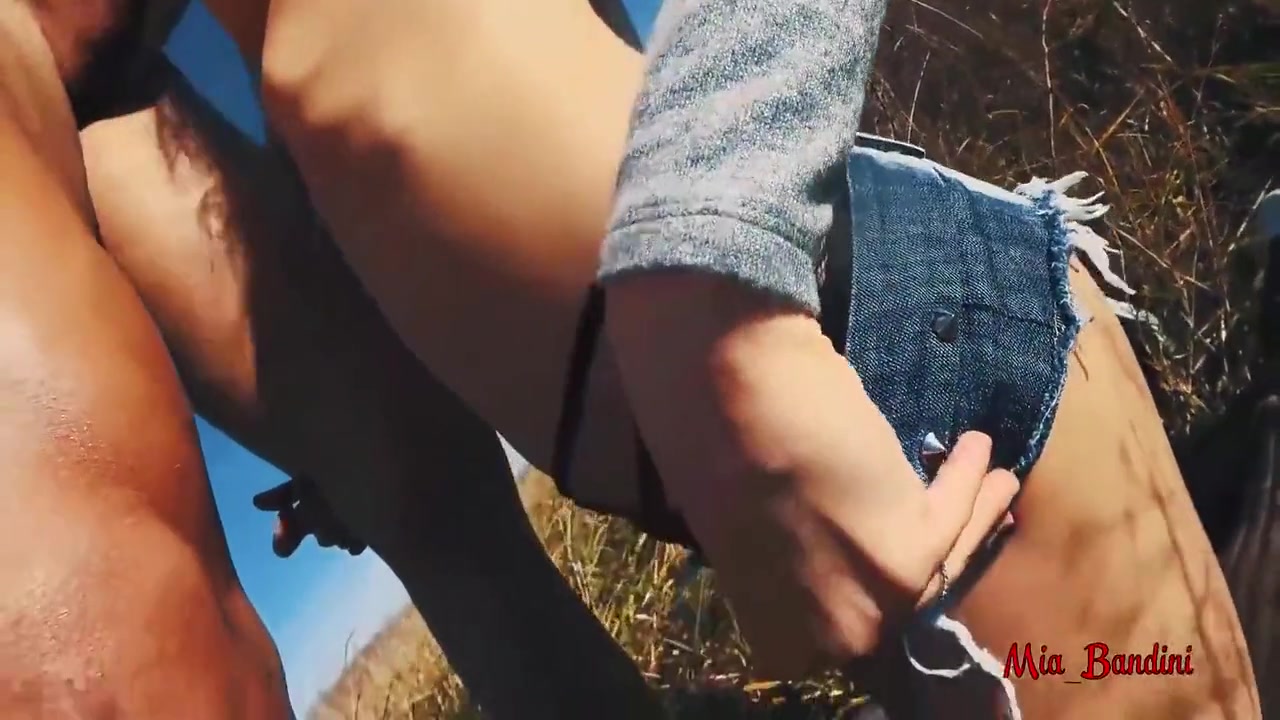 Mia Bandini In Fitness Couple Blowjob In Nature 5 Min