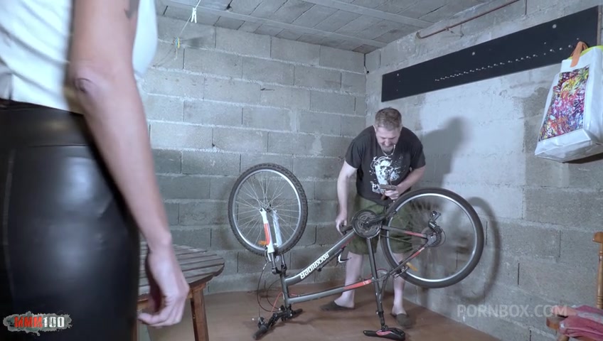 Anal fuck in the garage with Mavi Burburita a squirting Spanish milf - PissVids