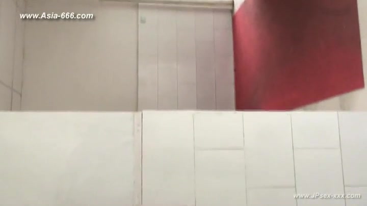chinese girls go to toilet.75