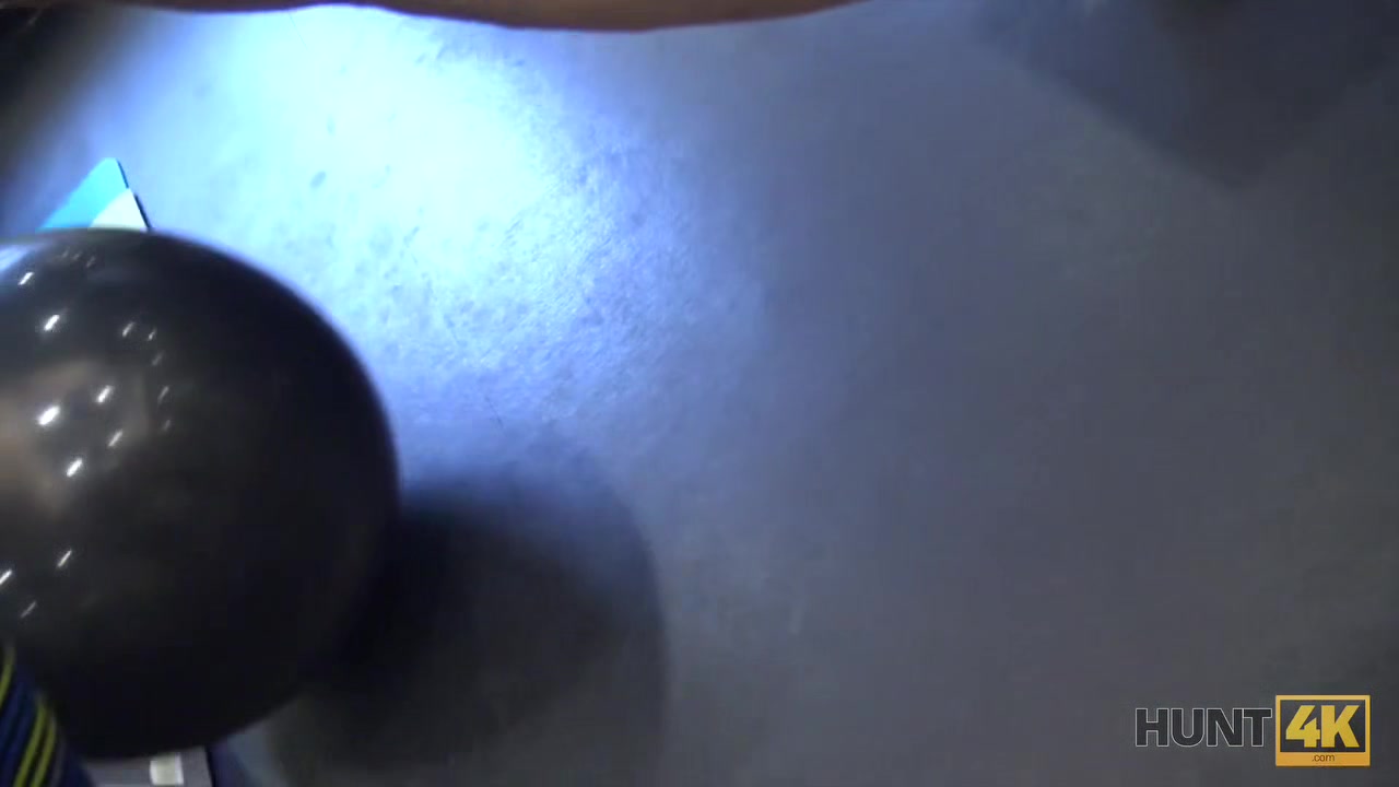 HUNT4K. Spontaneous pickup in the gym causes passionate sex scene