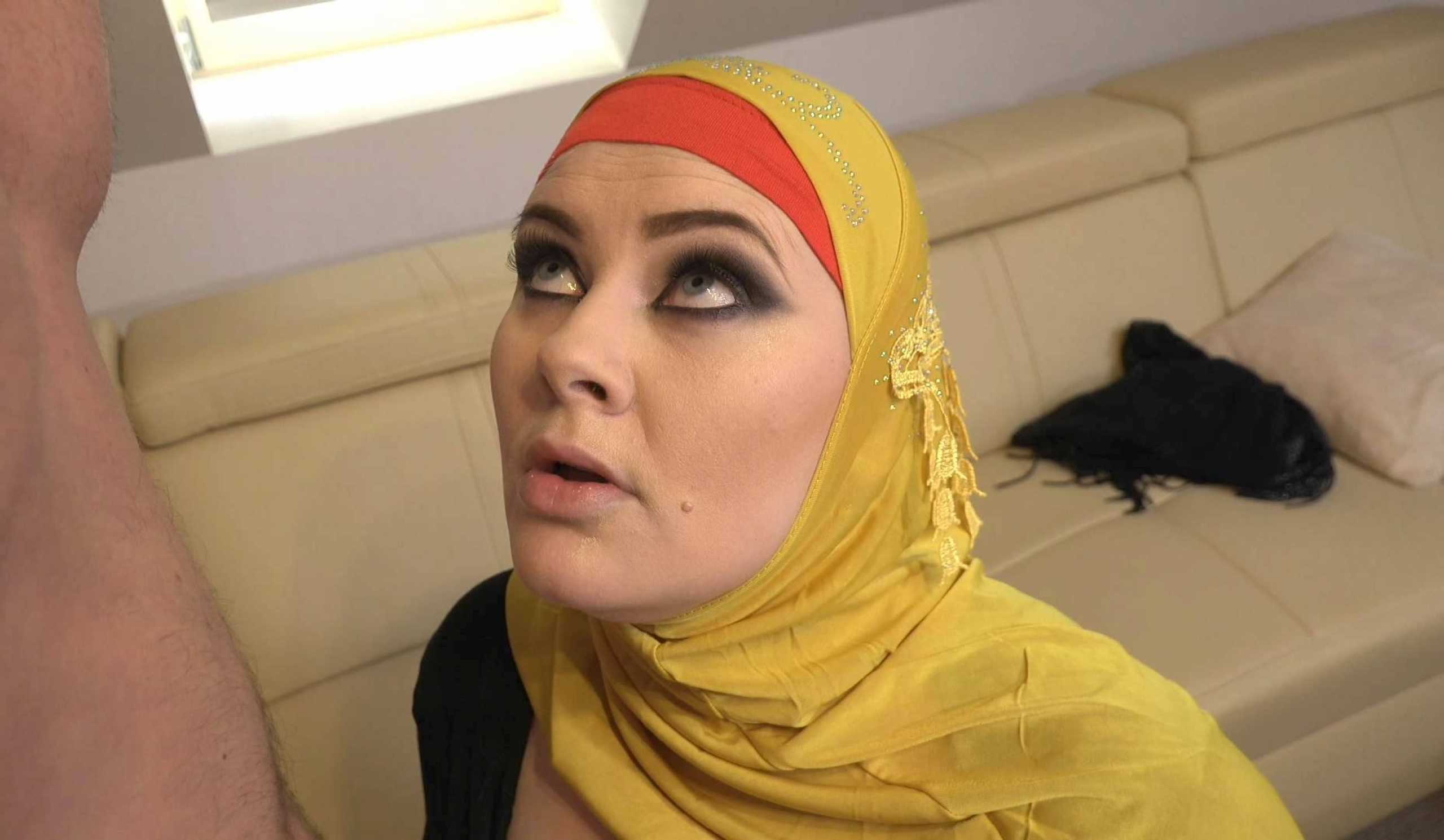 Alexa Bold & Thomas in Busty Hijab Girl - Porncz