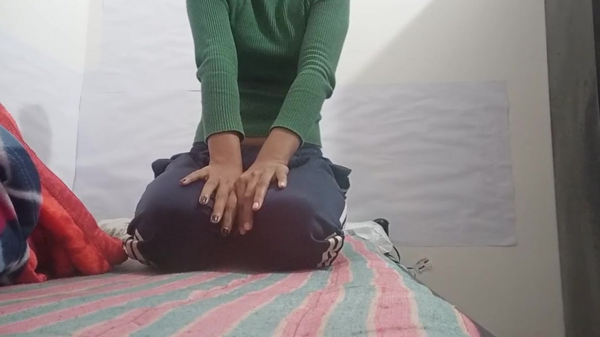 Desi Girl Masturbates