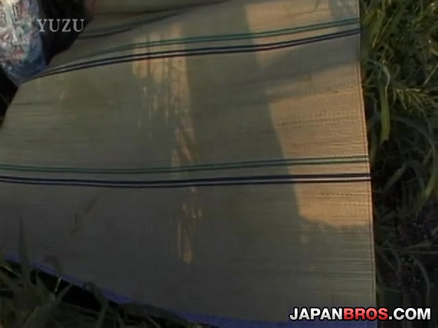 Japanese gal gives hot blowjob in the park