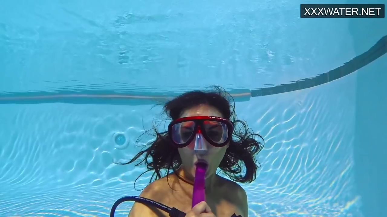 Lana Tanga Shows Underwater Orgasms To You